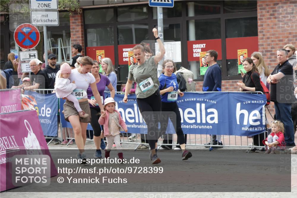 10.05.2026 - 8. Wedeler Halbmarathon Yannick Fuchs http://msf.ph/oto/9728399 10.05.2026 11:42:36 Ziel 458, 581, 589, 2035 meine-sportfotos.de