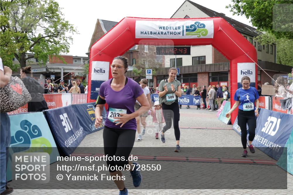10.05.2026 - 8. Wedeler Halbmarathon Yannick Fuchs http://msf.ph/oto/9728550 10.05.2026 11:42:41 Ziel 106, 458, 581, 589, 2035 meine-sportfotos.de