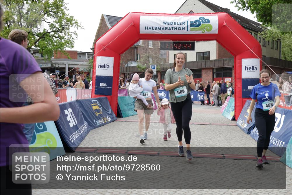 10.05.2026 - 8. Wedeler Halbmarathon Yannick Fuchs http://msf.ph/oto/9728560 10.05.2026 11:42:42 Ziel 106, 458, 581, 589, 2035 meine-sportfotos.de