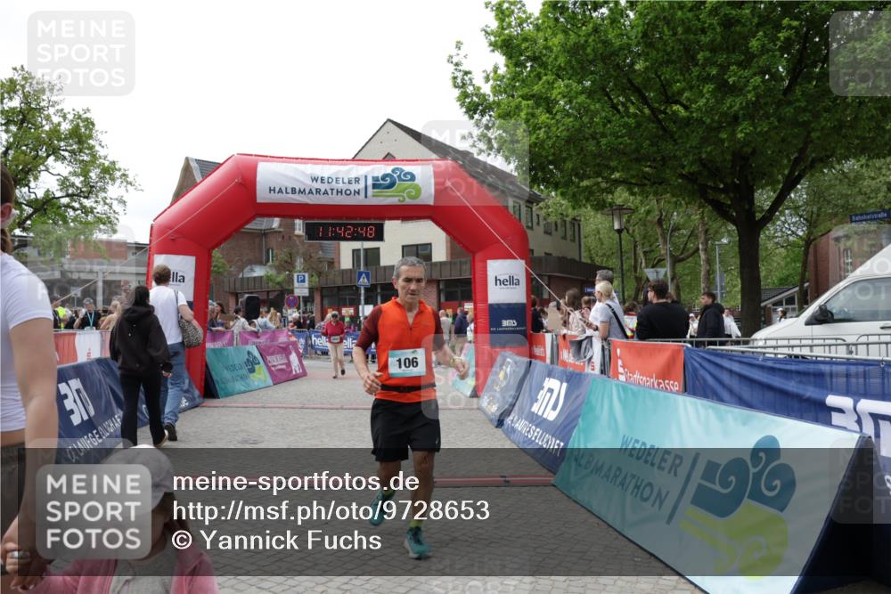 10.05.2026 - 8. Wedeler Halbmarathon Yannick Fuchs http://msf.ph/oto/9728653 10.05.2026 11:42:46 Ziel 106, 458, 581, 2059 meine-sportfotos.de