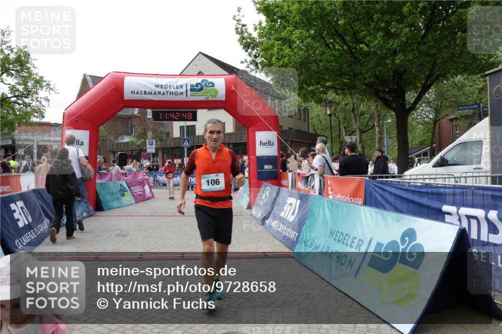 10.05.2026 - 8. Wedeler Halbmarathon Yannick Fuchs http://msf.ph/oto/9728658 10.05.2026 11:42:46 Ziel 106, 458, 581, 2059 meine-sportfotos.de