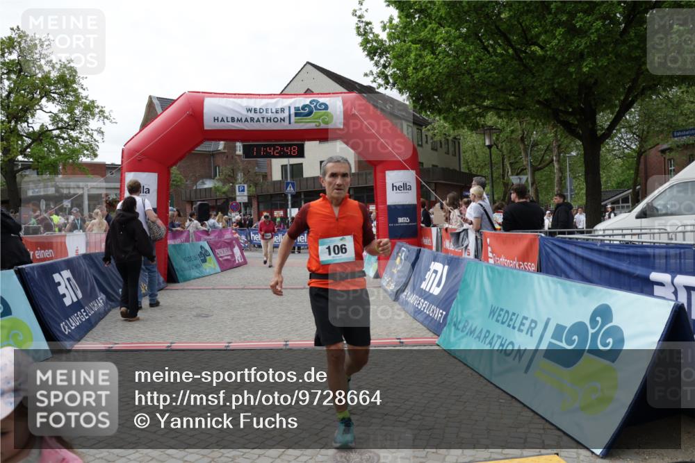 10.05.2026 - 8. Wedeler Halbmarathon Yannick Fuchs http://msf.ph/oto/9728664 10.05.2026 11:42:46 Ziel 106, 458, 581, 2059 meine-sportfotos.de