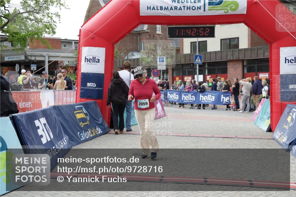 10.05.2026 - 8. Wedeler Halbmarathon Yannick Fuchs http://msf.ph/oto/9728716 10.05.2026 11:42:51 Ziel 2059 meine-sportfotos.de