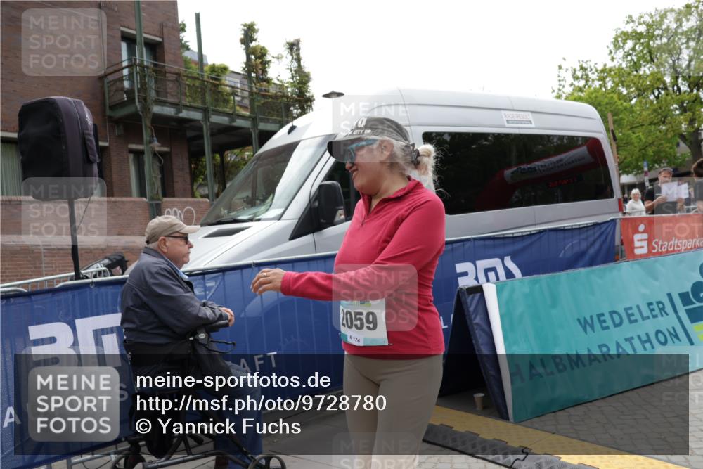10.05.2026 - 8. Wedeler Halbmarathon Yannick Fuchs http://msf.ph/oto/9728780 10.05.2026 11:42:54 Ziel 906, 2059 meine-sportfotos.de