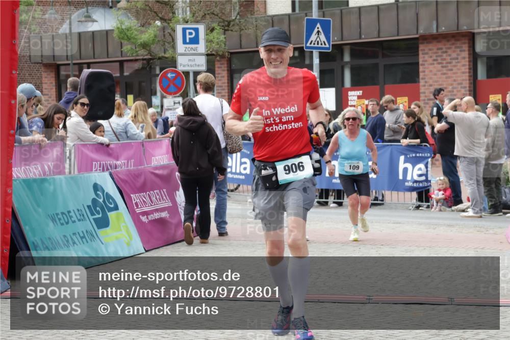 10.05.2026 - 8. Wedeler Halbmarathon Yannick Fuchs http://msf.ph/oto/9728801 10.05.2026 11:42:57 Ziel 109, 128, 906 meine-sportfotos.de