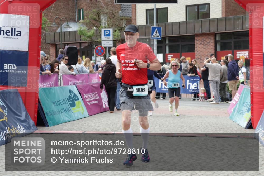 10.05.2026 - 8. Wedeler Halbmarathon Yannick Fuchs http://msf.ph/oto/9728810 10.05.2026 11:42:57 Ziel 109, 128, 906 meine-sportfotos.de