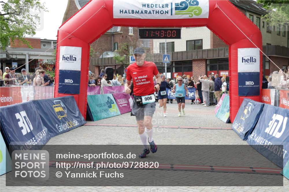 10.05.2026 - 8. Wedeler Halbmarathon Yannick Fuchs http://msf.ph/oto/9728820 10.05.2026 11:42:58 Ziel 109, 128, 906 meine-sportfotos.de