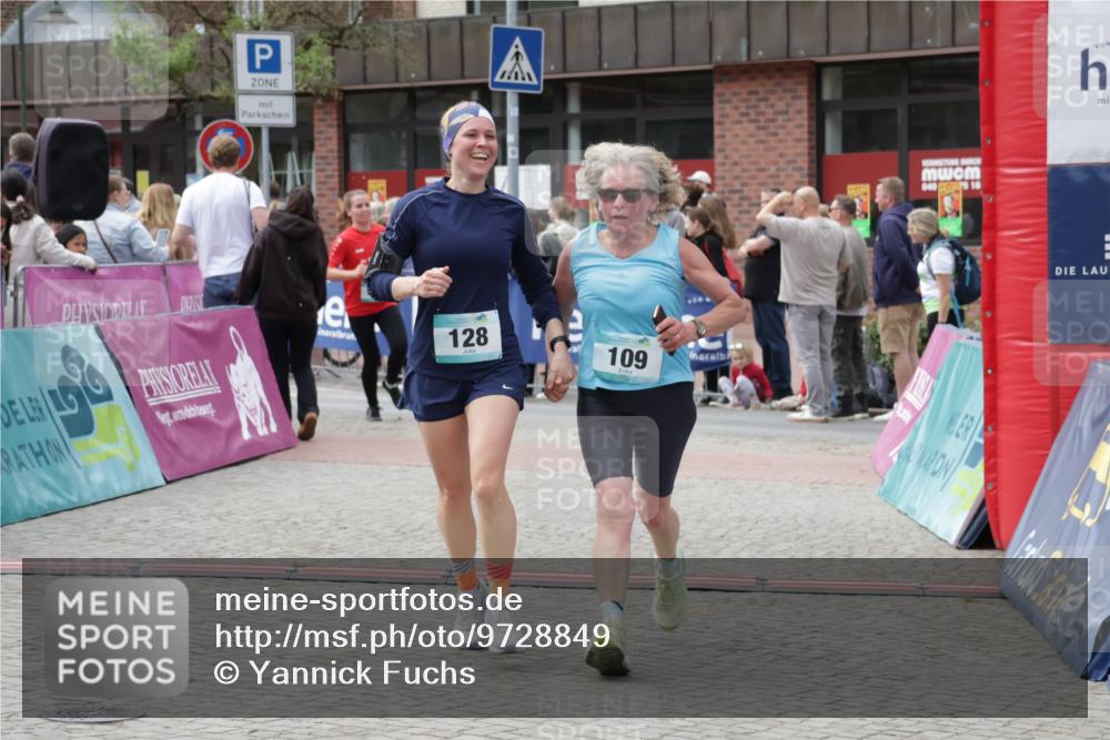 10.05.2026 - 8. Wedeler Halbmarathon Yannick Fuchs http://msf.ph/oto/9728849 10.05.2026 11:43:00 Ziel 109, 128, 649, 650, 849, 906 meine-sportfotos.de