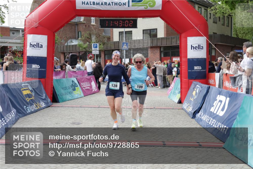 10.05.2026 - 8. Wedeler Halbmarathon Yannick Fuchs http://msf.ph/oto/9728865 10.05.2026 11:43:00 Ziel 109, 128, 649, 650, 849, 906 meine-sportfotos.de