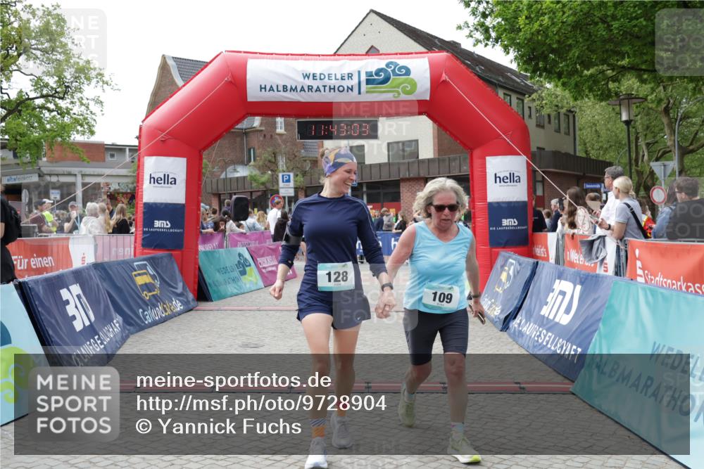 10.05.2026 - 8. Wedeler Halbmarathon Yannick Fuchs http://msf.ph/oto/9728904 10.05.2026 11:43:02 Ziel 109, 128, 649, 650, 849, 906, 973 meine-sportfotos.de