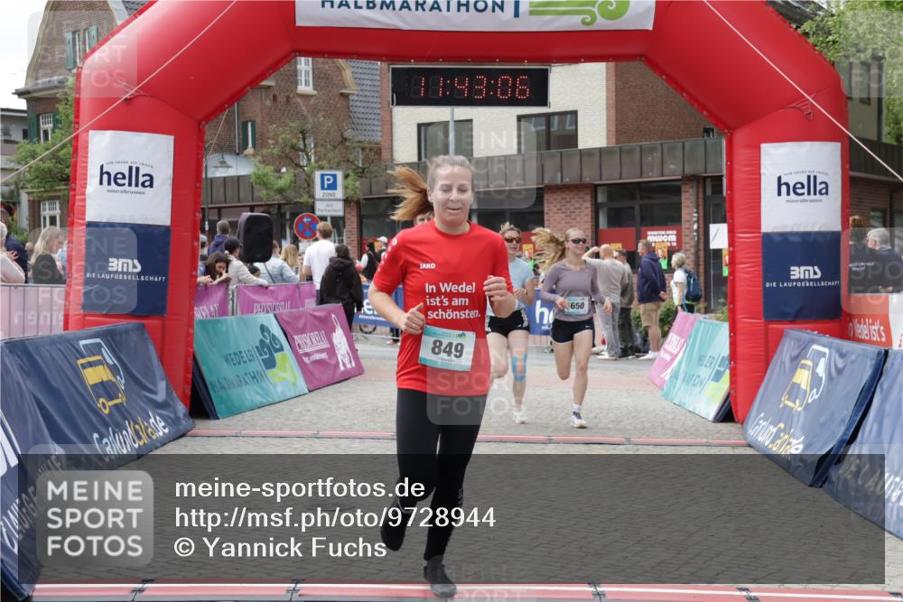 10.05.2026 - 8. Wedeler Halbmarathon Yannick Fuchs http://msf.ph/oto/9728944 10.05.2026 11:43:04 Ziel 109, 128, 649, 650, 849, 973, 2073, 2158 meine-sportfotos.de