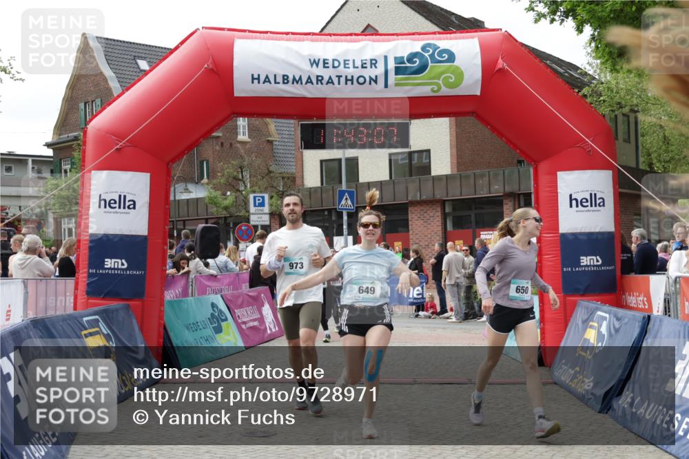 10.05.2026 - 8. Wedeler Halbmarathon Yannick Fuchs http://msf.ph/oto/9728971 10.05.2026 11:43:06 Ziel 649, 650, 849, 973, 2073, 2158 meine-sportfotos.de