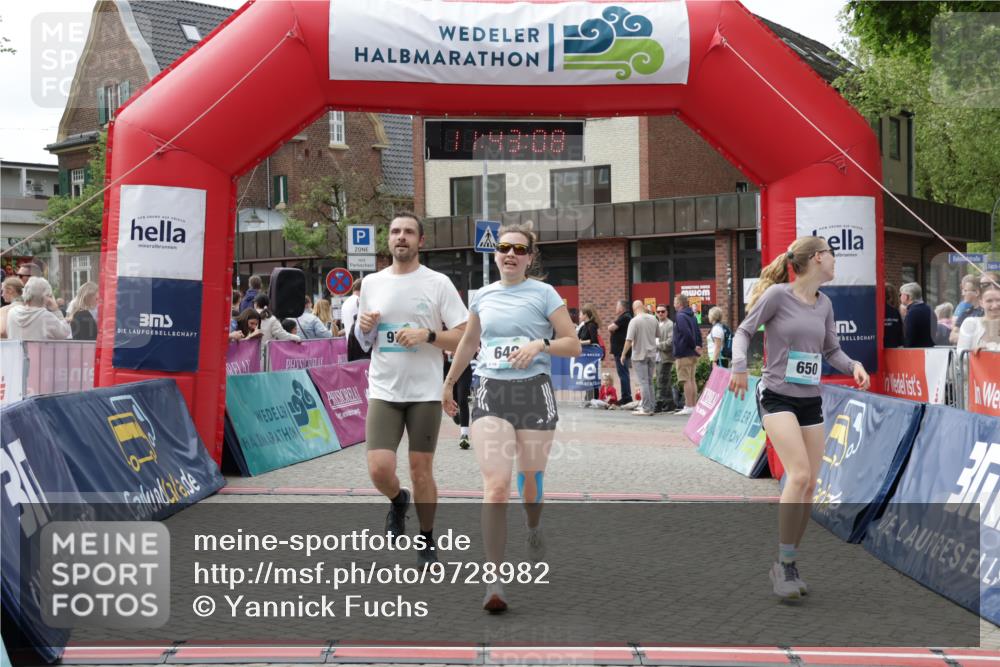 10.05.2026 - 8. Wedeler Halbmarathon Yannick Fuchs http://msf.ph/oto/9728982 10.05.2026 11:43:06 Ziel 649, 650, 849, 973, 2073, 2158 meine-sportfotos.de