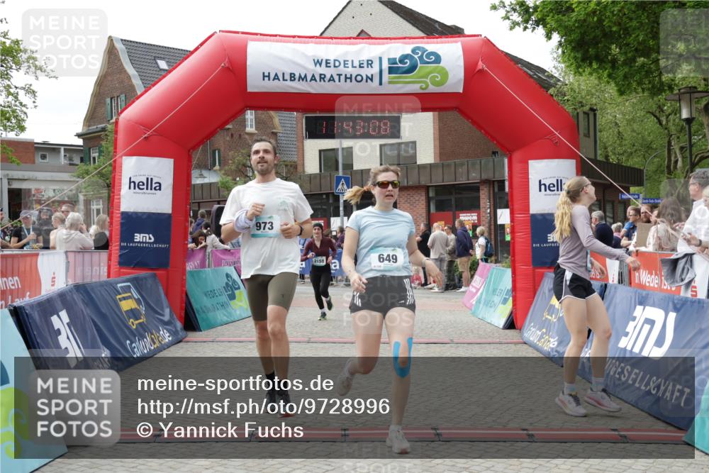 10.05.2026 - 8. Wedeler Halbmarathon Yannick Fuchs http://msf.ph/oto/9728996 10.05.2026 11:43:06 Ziel 649, 650, 849, 973, 2073, 2158 meine-sportfotos.de