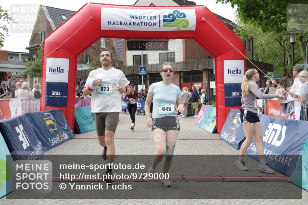 10.05.2026 - 8. Wedeler Halbmarathon Yannick Fuchs http://msf.ph/oto/9729000 10.05.2026 11:43:07 Ziel 331, 649, 650, 849, 973, 2073, 2158 meine-sportfotos.de
