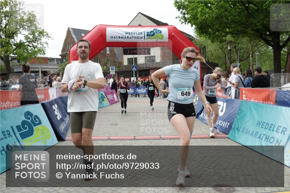 10.05.2026 - 8. Wedeler Halbmarathon Yannick Fuchs http://msf.ph/oto/9729033 10.05.2026 11:43:08 Ziel 331, 649, 650, 849, 973, 2073, 2158 meine-sportfotos.de