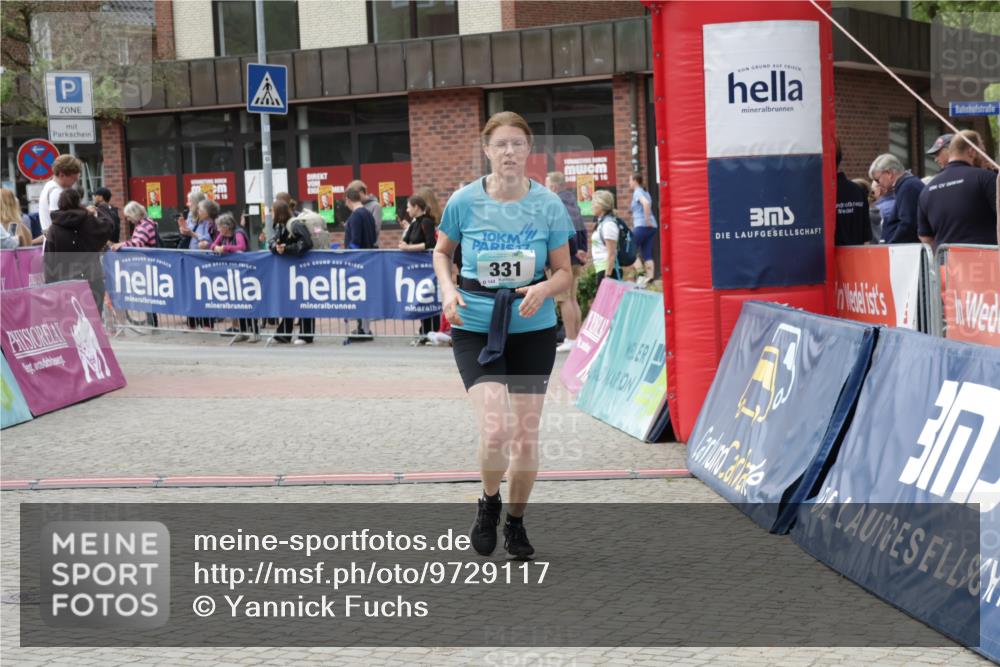 10.05.2026 - 8. Wedeler Halbmarathon Yannick Fuchs http://msf.ph/oto/9729117 10.05.2026 11:43:12 Ziel 331, 2073, 2158 meine-sportfotos.de