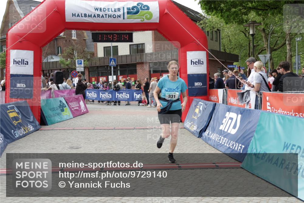 10.05.2026 - 8. Wedeler Halbmarathon Yannick Fuchs http://msf.ph/oto/9729140 10.05.2026 11:43:12 Ziel 331, 2073, 2158 meine-sportfotos.de