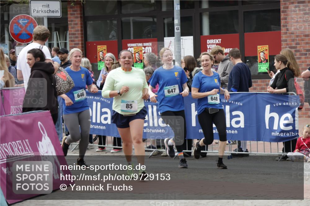 10.05.2026 - 8. Wedeler Halbmarathon Yannick Fuchs http://msf.ph/oto/9729153 10.05.2026 11:43:19 Ziel 85, 646, 647, 648 meine-sportfotos.de