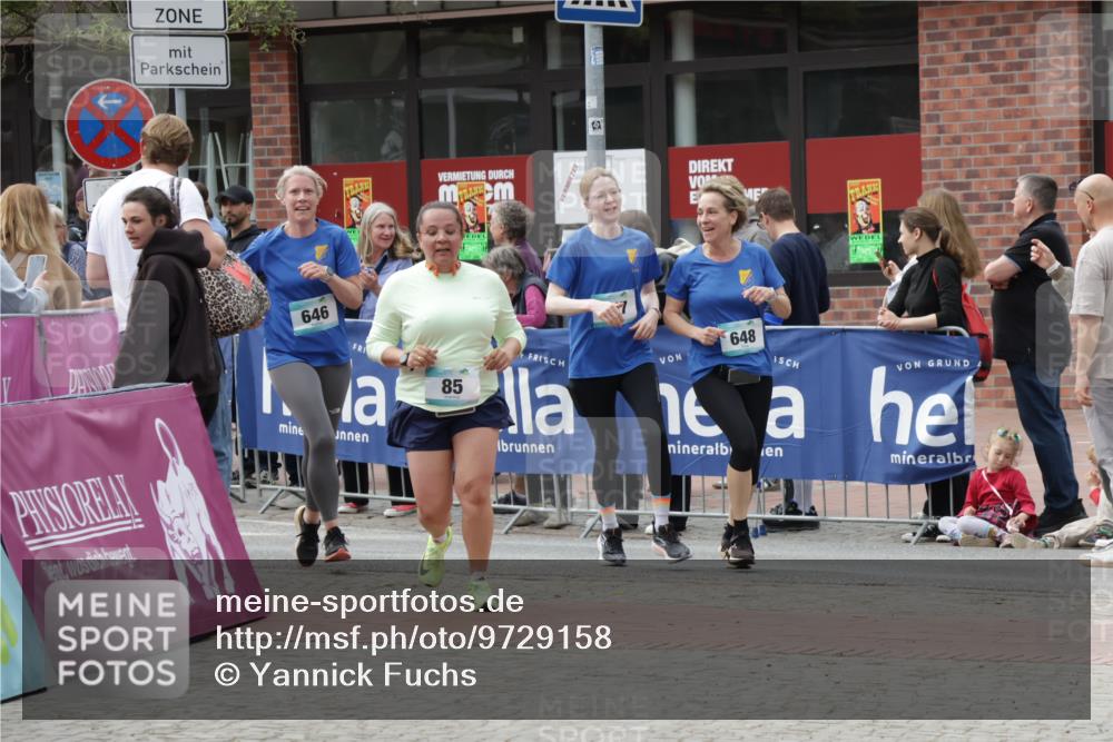 10.05.2026 - 8. Wedeler Halbmarathon Yannick Fuchs http://msf.ph/oto/9729158 10.05.2026 11:43:19 Ziel 85, 646, 647, 648 meine-sportfotos.de