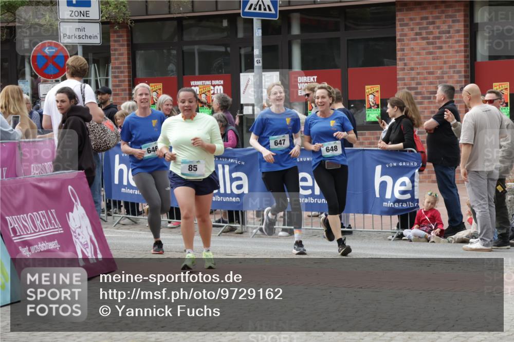 10.05.2026 - 8. Wedeler Halbmarathon Yannick Fuchs http://msf.ph/oto/9729162 10.05.2026 11:43:19 Ziel 85, 646, 647, 648 meine-sportfotos.de