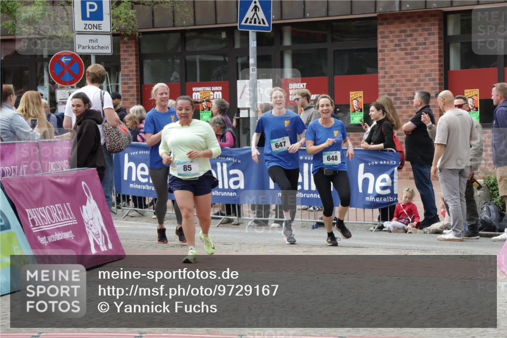 10.05.2026 - 8. Wedeler Halbmarathon Yannick Fuchs http://msf.ph/oto/9729167 10.05.2026 11:43:19 Ziel 85, 646, 647, 648 meine-sportfotos.de