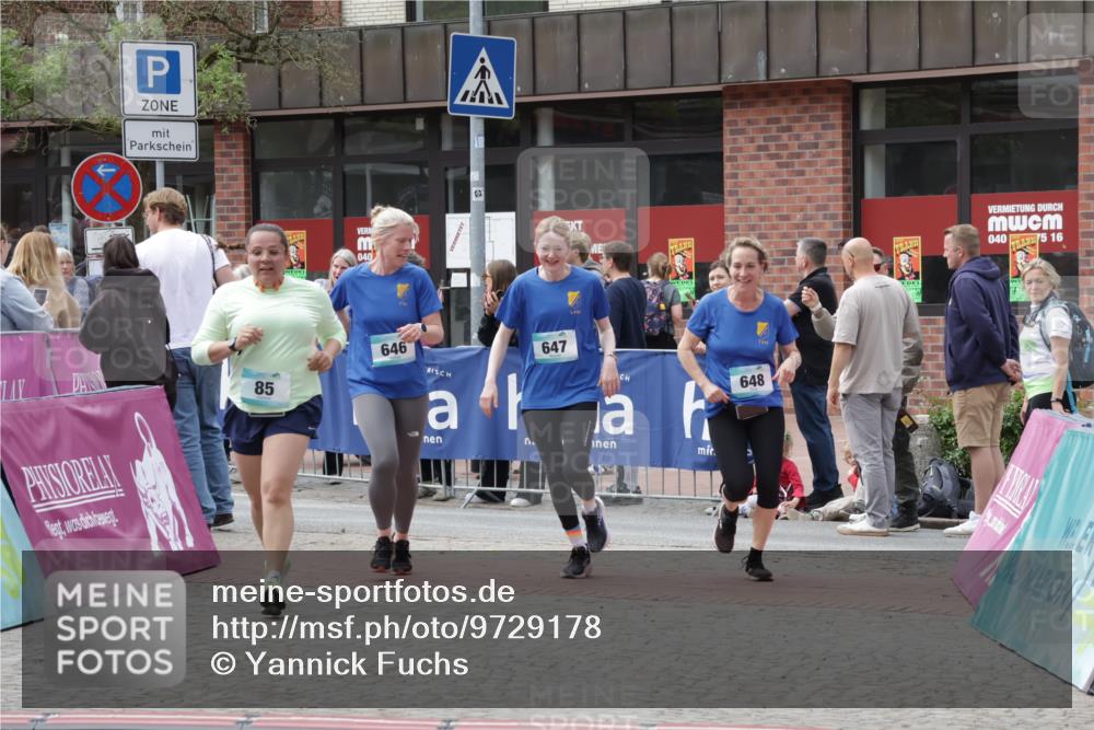 10.05.2026 - 8. Wedeler Halbmarathon Yannick Fuchs http://msf.ph/oto/9729178 10.05.2026 11:43:20 Ziel 85, 646, 647, 648 meine-sportfotos.de