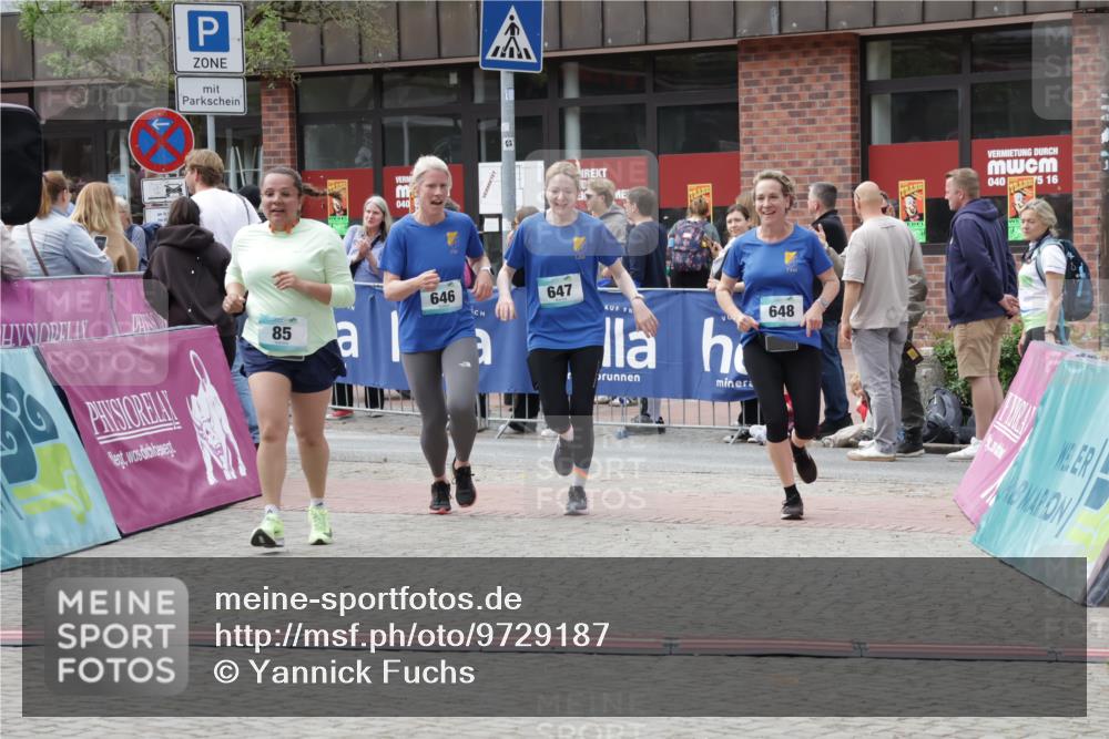 10.05.2026 - 8. Wedeler Halbmarathon Yannick Fuchs http://msf.ph/oto/9729187 10.05.2026 11:43:21 Ziel 85, 646, 647, 648 meine-sportfotos.de