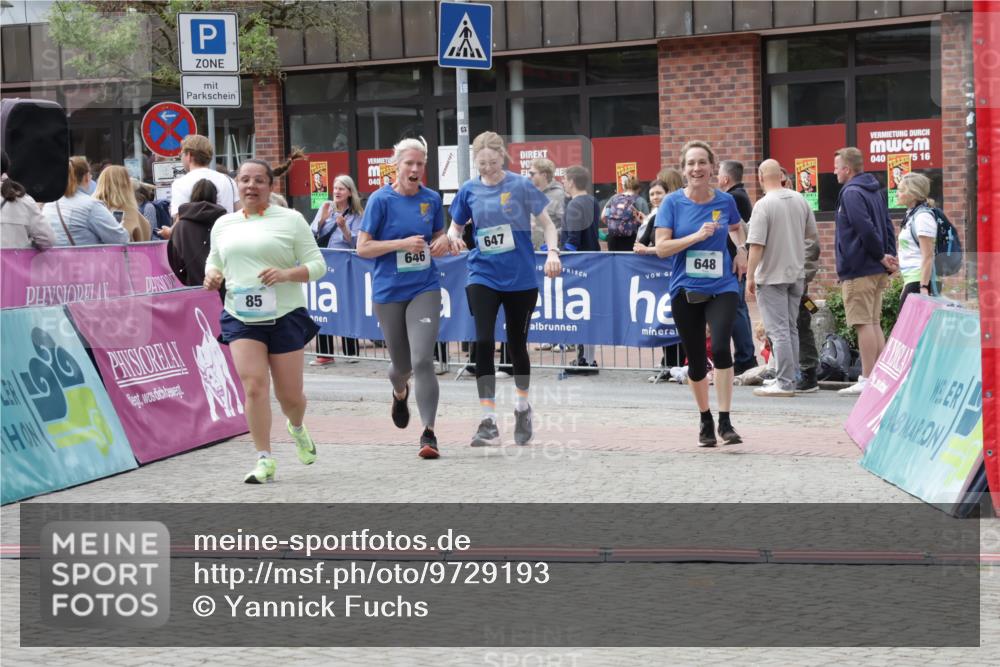 10.05.2026 - 8. Wedeler Halbmarathon Yannick Fuchs http://msf.ph/oto/9729193 10.05.2026 11:43:21 Ziel 85, 646, 647, 648 meine-sportfotos.de