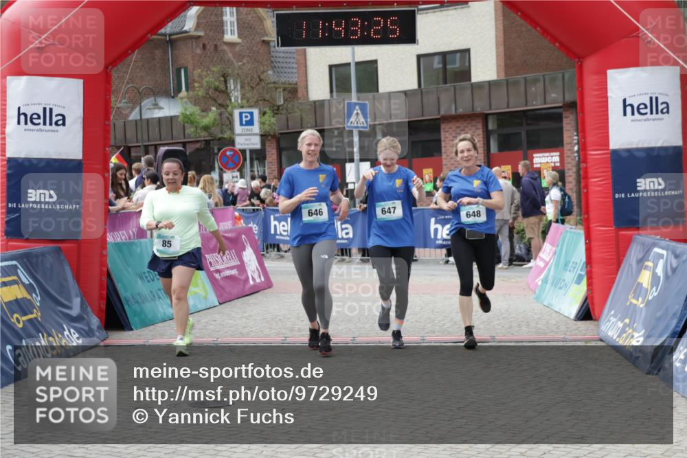 10.05.2026 - 8. Wedeler Halbmarathon Yannick Fuchs http://msf.ph/oto/9729249 10.05.2026 11:43:23 Ziel 85, 646, 647, 648 meine-sportfotos.de