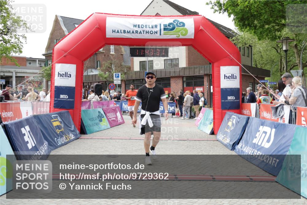 10.05.2026 - 8. Wedeler Halbmarathon Yannick Fuchs http://msf.ph/oto/9729362 10.05.2026 11:43:30 Ziel 400, 422 meine-sportfotos.de