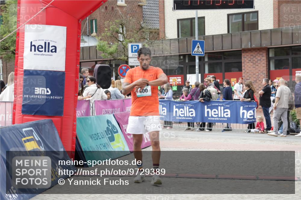 10.05.2026 - 8. Wedeler Halbmarathon Yannick Fuchs http://msf.ph/oto/9729389 10.05.2026 11:43:32 Ziel 400, 422 meine-sportfotos.de