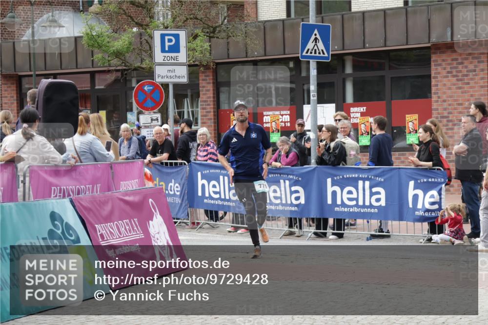 10.05.2026 - 8. Wedeler Halbmarathon Yannick Fuchs http://msf.ph/oto/9729428 10.05.2026 11:43:39 Ziel 771 meine-sportfotos.de