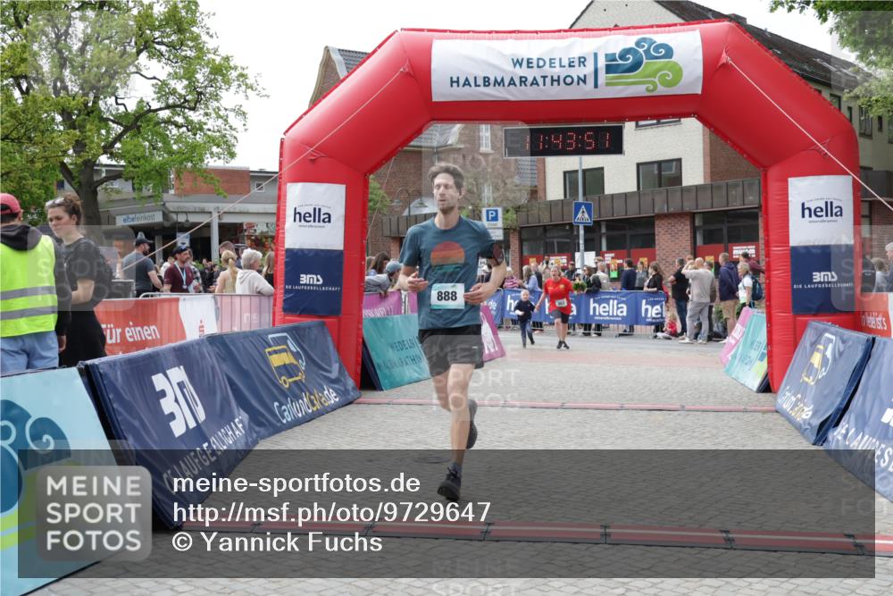 10.05.2026 - 8. Wedeler Halbmarathon Yannick Fuchs http://msf.ph/oto/9729647 10.05.2026 11:43:50 Ziel 952, 2149 meine-sportfotos.de