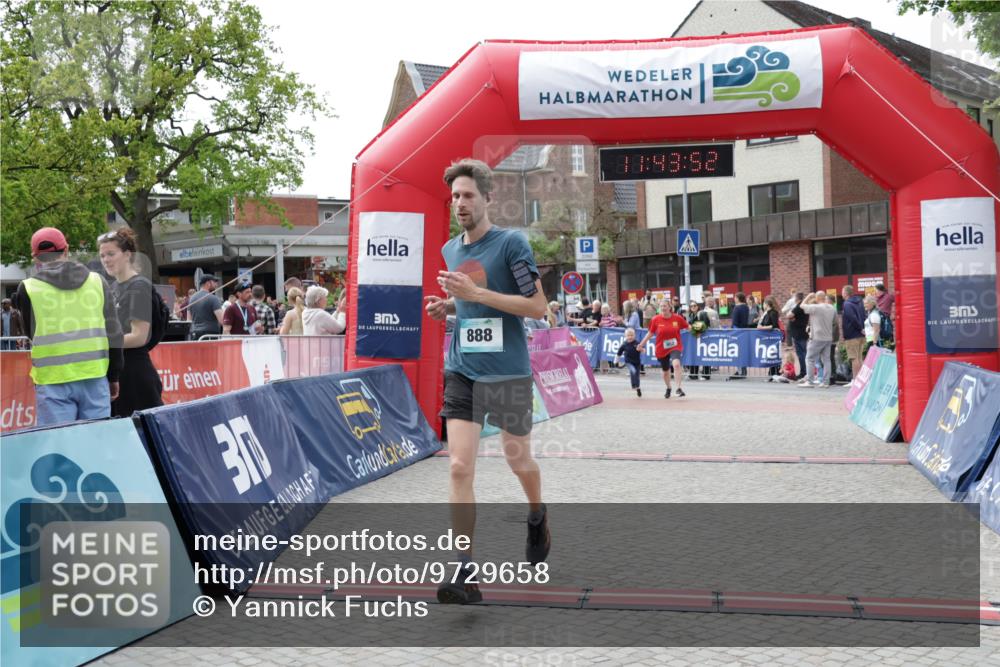 10.05.2026 - 8. Wedeler Halbmarathon Yannick Fuchs http://msf.ph/oto/9729658 10.05.2026 11:43:50 Ziel 952, 2149 meine-sportfotos.de