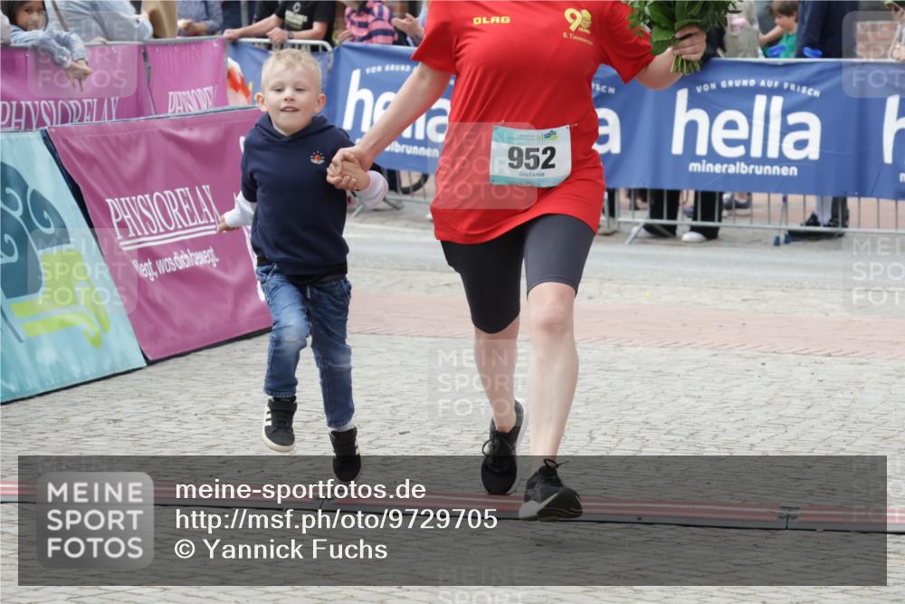 10.05.2026 - 8. Wedeler Halbmarathon Yannick Fuchs http://msf.ph/oto/9729705 10.05.2026 11:43:52 Ziel 952 meine-sportfotos.de
