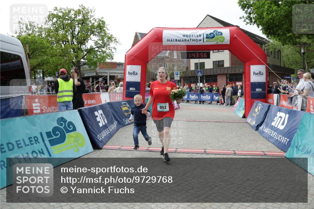 10.05.2026 - 8. Wedeler Halbmarathon Yannick Fuchs http://msf.ph/oto/9729768 10.05.2026 11:43:54 Ziel 952, 1007 meine-sportfotos.de