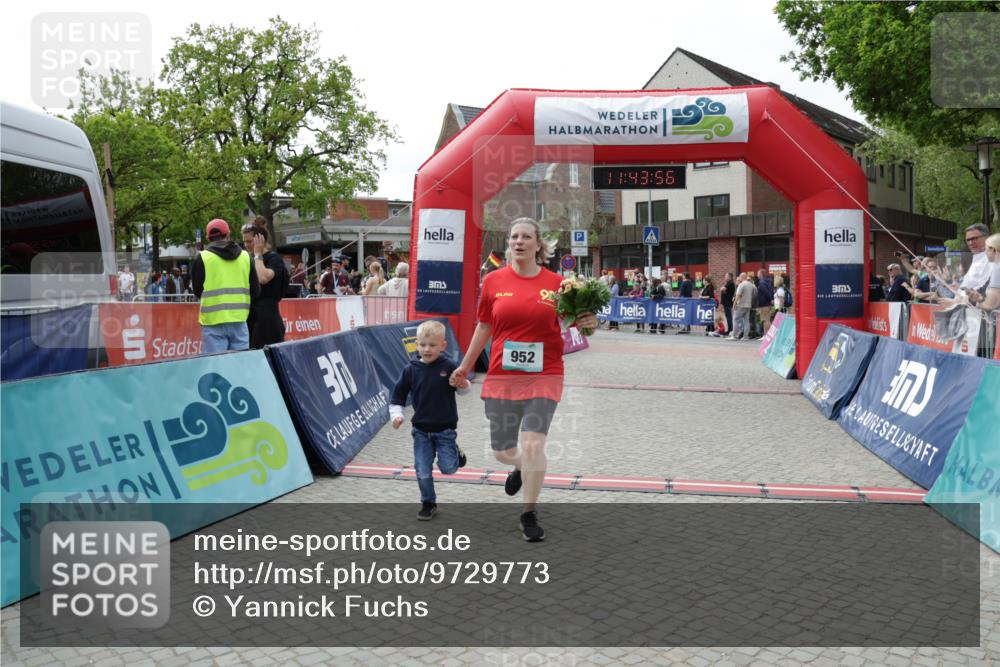 10.05.2026 - 8. Wedeler Halbmarathon Yannick Fuchs http://msf.ph/oto/9729773 10.05.2026 11:43:54 Ziel 952, 1007 meine-sportfotos.de