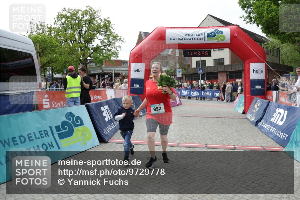 10.05.2026 - 8. Wedeler Halbmarathon Yannick Fuchs http://msf.ph/oto/9729778 10.05.2026 11:43:55 Ziel 952, 1007 meine-sportfotos.de