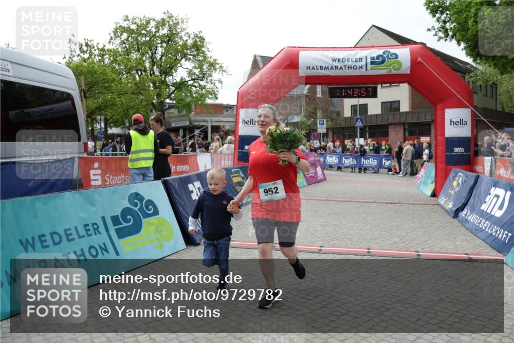 10.05.2026 - 8. Wedeler Halbmarathon Yannick Fuchs http://msf.ph/oto/9729782 10.05.2026 11:43:55 Ziel 952, 1007 meine-sportfotos.de