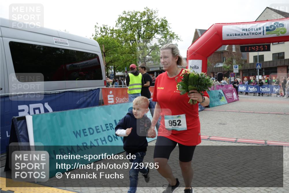 10.05.2026 - 8. Wedeler Halbmarathon Yannick Fuchs http://msf.ph/oto/9729795 10.05.2026 11:43:55 Ziel 952, 1007 meine-sportfotos.de