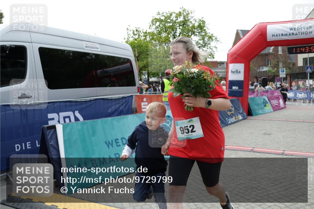 10.05.2026 - 8. Wedeler Halbmarathon Yannick Fuchs http://msf.ph/oto/9729799 10.05.2026 11:43:55 Ziel 952, 1007 meine-sportfotos.de