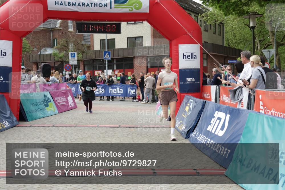 10.05.2026 - 8. Wedeler Halbmarathon Yannick Fuchs http://msf.ph/oto/9729827 10.05.2026 11:43:58 Ziel 921, 952, 1007, 2022 meine-sportfotos.de