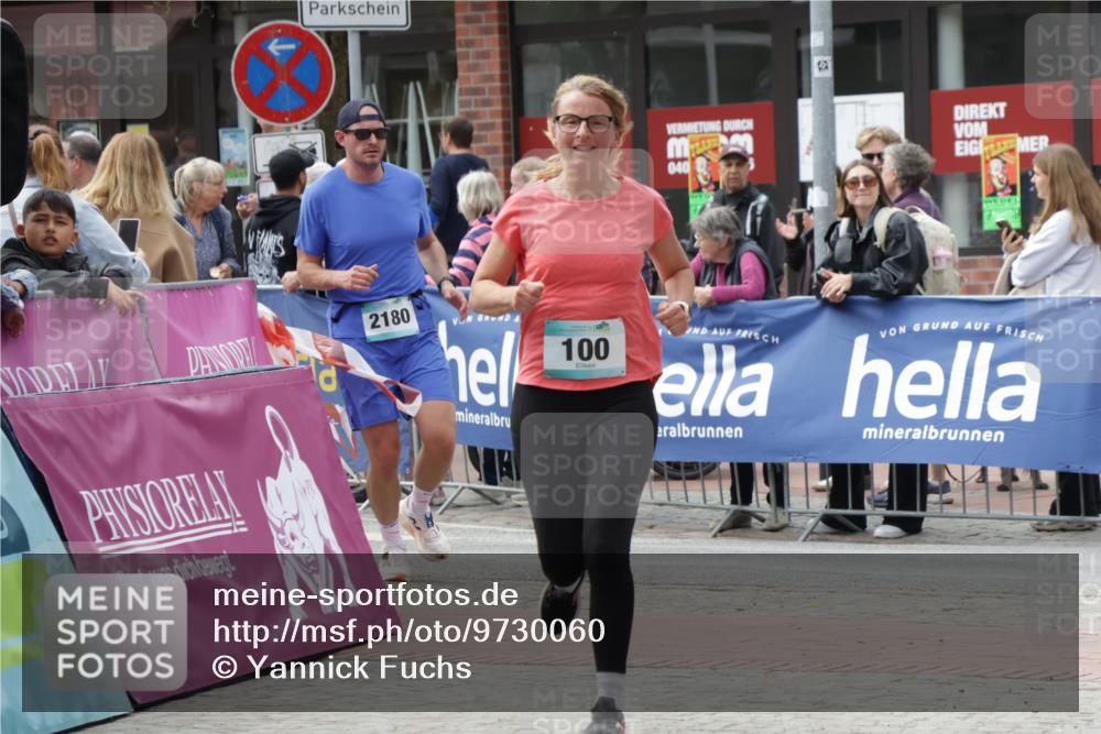 10.05.2026 - 8. Wedeler Halbmarathon Yannick Fuchs http://msf.ph/oto/9730060 10.05.2026 11:44:16 Ziel 100, 195, 2180 meine-sportfotos.de