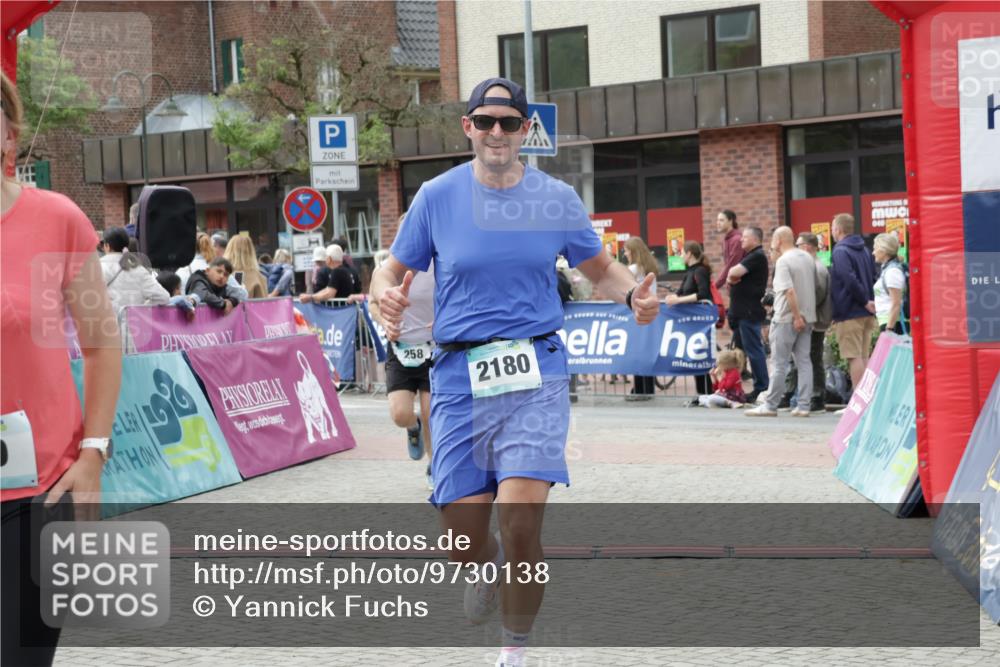 10.05.2026 - 8. Wedeler Halbmarathon Yannick Fuchs http://msf.ph/oto/9730138 10.05.2026 11:44:20 Ziel 100, 258, 2180, 2202 meine-sportfotos.de