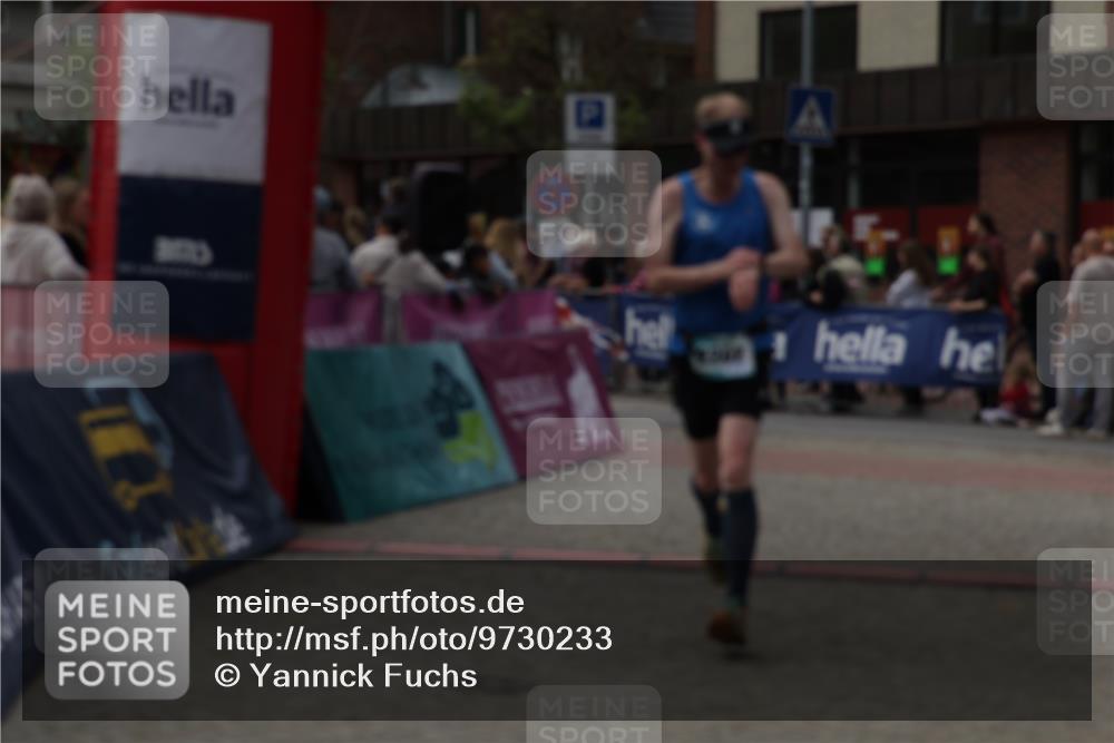 10.05.2026 - 8. Wedeler Halbmarathon Yannick Fuchs http://msf.ph/oto/9730233 10.05.2026 11:44:24 Ziel 100, 258, 2180, 2202 meine-sportfotos.de