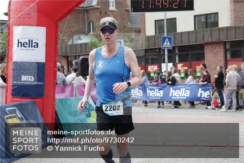 10.05.2026 - 8. Wedeler Halbmarathon Yannick Fuchs http://msf.ph/oto/9730242 10.05.2026 11:44:25 Ziel 258, 2180, 2202 meine-sportfotos.de