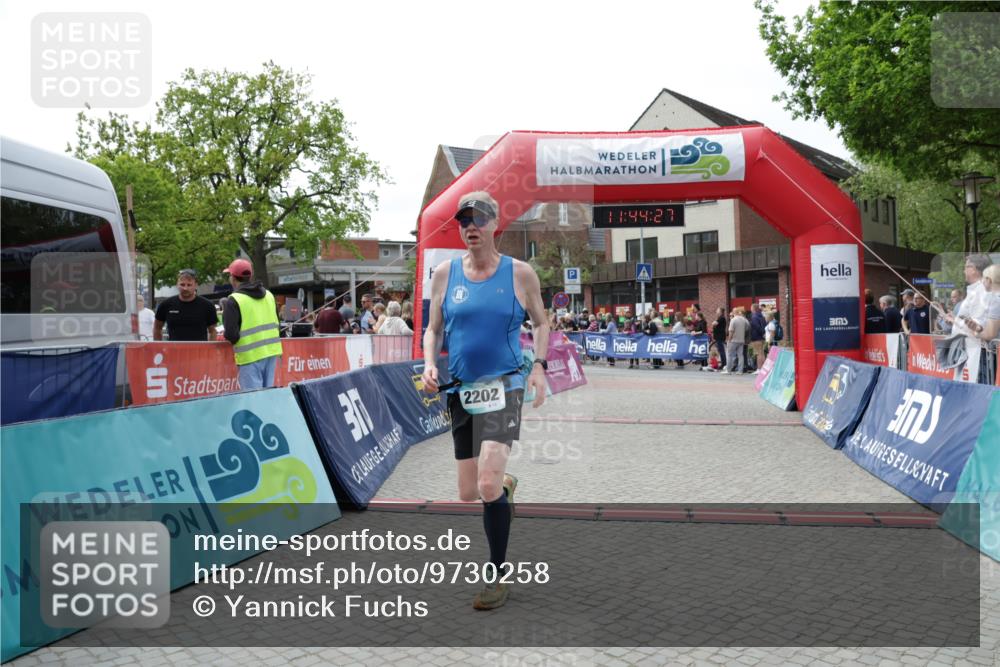 10.05.2026 - 8. Wedeler Halbmarathon Yannick Fuchs http://msf.ph/oto/9730258 10.05.2026 11:44:25 Ziel 258, 2180, 2202 meine-sportfotos.de