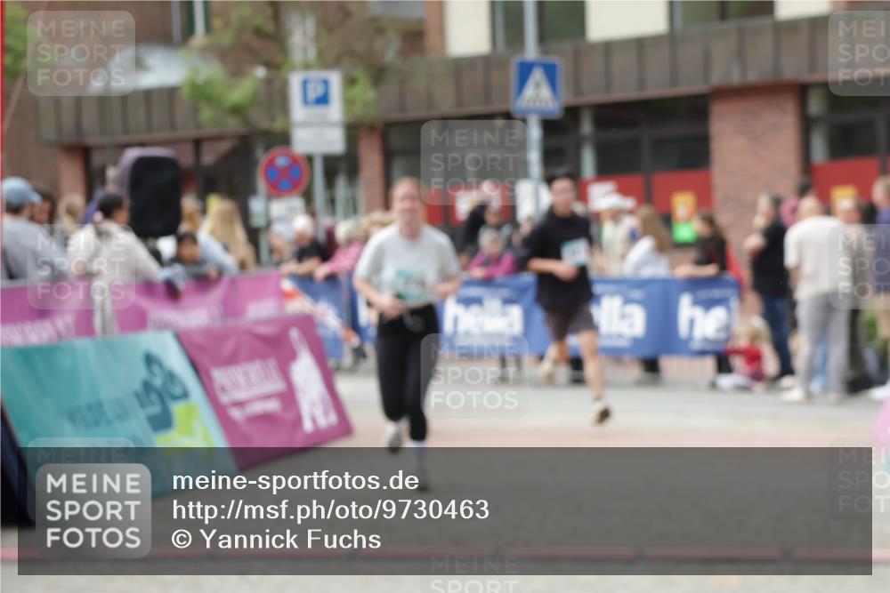 10.05.2026 - 8. Wedeler Halbmarathon Yannick Fuchs http://msf.ph/oto/9730463 10.05.2026 11:44:40 Ziel 221, 778, 877 meine-sportfotos.de