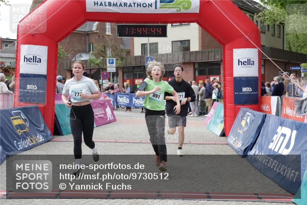 10.05.2026 - 8. Wedeler Halbmarathon Yannick Fuchs http://msf.ph/oto/9730512 10.05.2026 11:44:43 Ziel 778, 877 meine-sportfotos.de